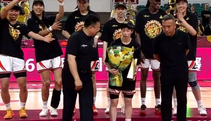 ggbet-李缘获FMVP！两记超远三分锁胜局 怒吼一幕令人泪目宫鲁鸣重选她？|总决赛|三分球|篮板|霍华德|女篮_新浪体育_新浪新闻