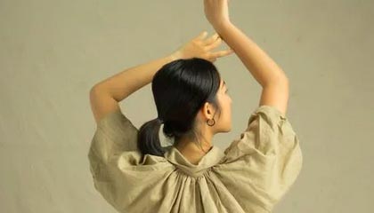 GGBET官方网站-句号杨戬一技能回头被追击集火，狼队一波团战一换三